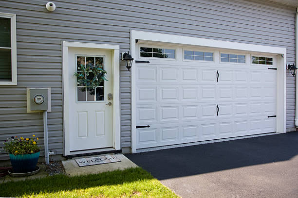 24/7 Emergency Garage Door Panel Replacement experts in Henry, IL